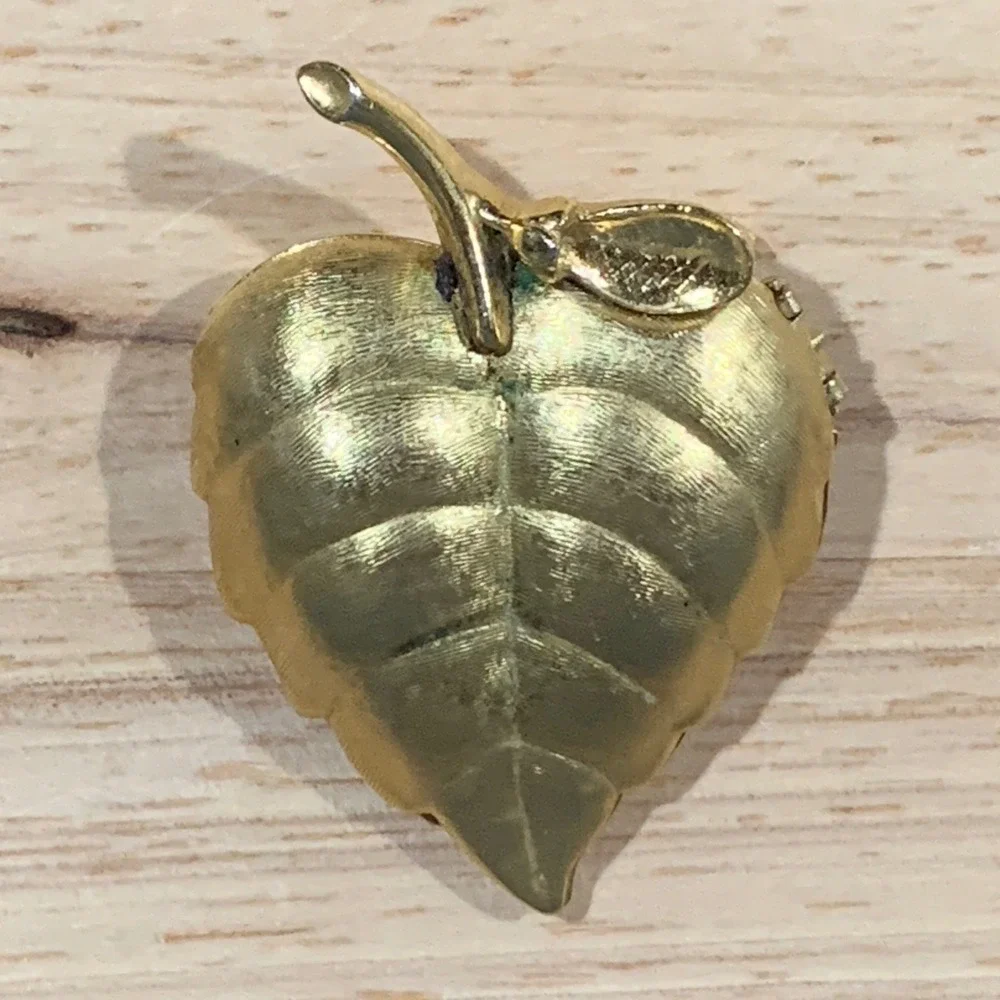 Avon Vintage Gold Tone Leaf Solid Perfume Locket Brooch‎ Pin Textured Botanical